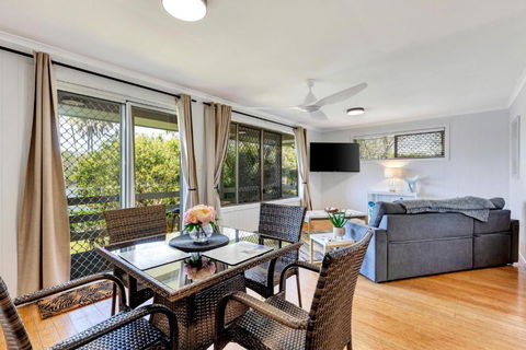 Sanctuary Lakes Fauna Retreat - VIC Tourism 0