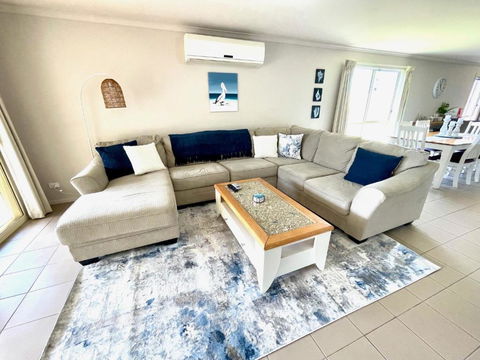 Sand & Salt - VIC Tourism 0