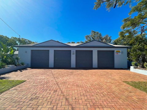 Sand N Sea - Burrum Heads- Beachfront- 4BR- Aircon -Pets Welcome - VIC Tourism 3