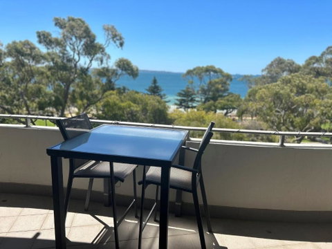 Rockingham Waterfront At Nautilus - VIC Tourism 1