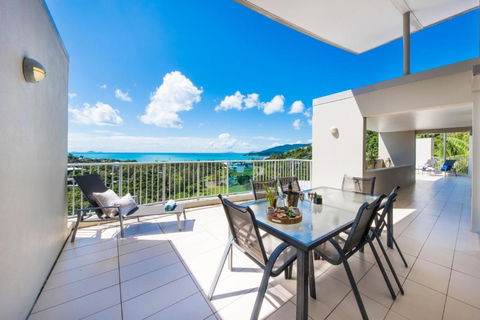 Sea Forever On Azure Seas - Airlie Beach - VIC Tourism 1