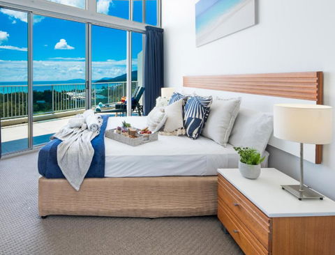 Sea Forever On Azure Seas - Airlie Beach - VIC Tourism 0