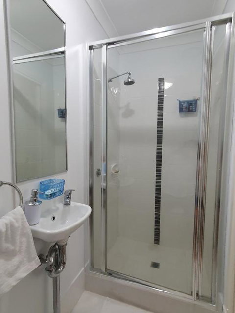 Sandalwood Guest Room - VIC Tourism 3