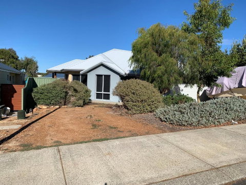 Sandalwood Guest Room - VIC Tourism 0