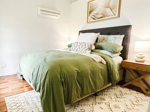 Sandhaven Bungalow - VIC Tourism 3