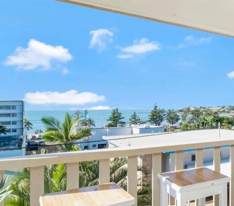 Sandhaven Bungalow - VIC Tourism 1