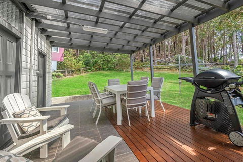 Sandlines At Hyams Beach - VIC Tourism 3