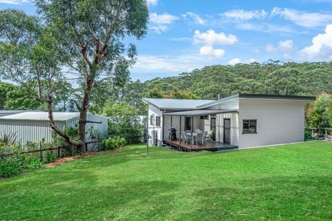 Sandlines At Hyams Beach - VIC Tourism 2