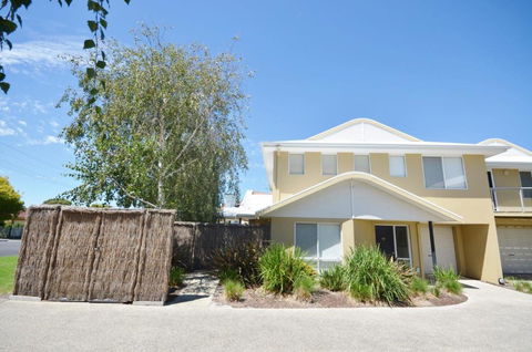 Sandpiper 10 - Close To Town And Beach - VIC Tourism 0