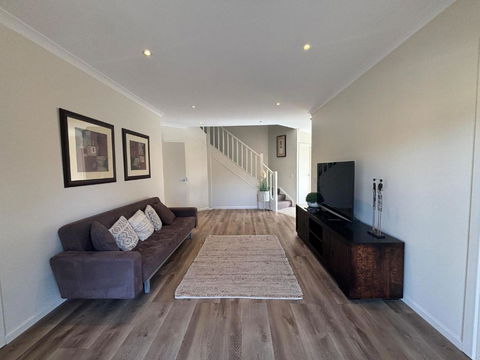 Sandpiper 10 - Close To Town And Beach - VIC Tourism 2