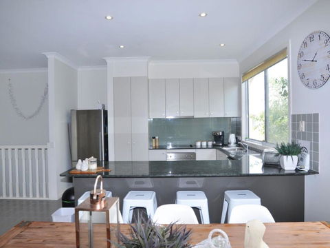 Sandpiper 3 - Close To Town And Beach - VIC Tourism 2