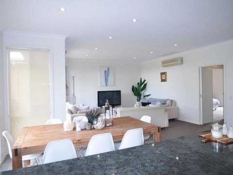 Sandpiper 3 - Close To Town And Beach - VIC Tourism 0
