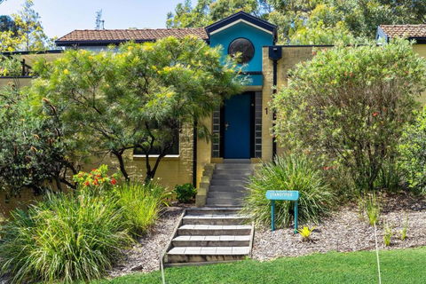 Sandpiper, Hyams Beach - VIC Tourism 2