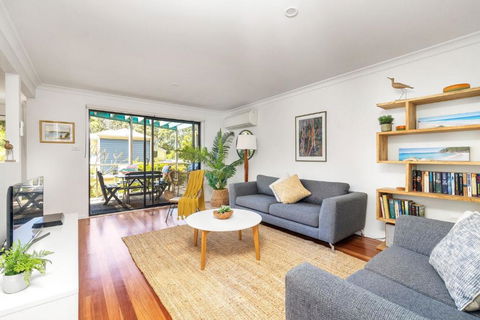 Sandpiper, Hyams Beach - VIC Tourism 0