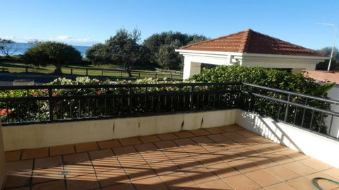 Sands 16, 20 - 22 Pacific Parade - VIC Tourism 2