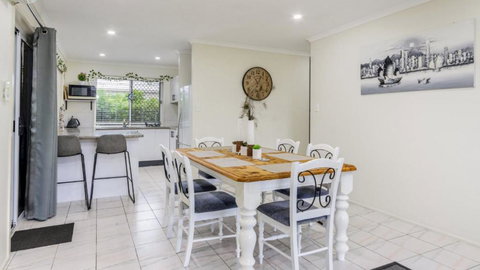 Sandstone Cove At Sandstone Point - VIC Tourism 1