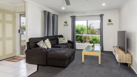 Sandstone Cove At Sandstone Point - VIC Tourism 3