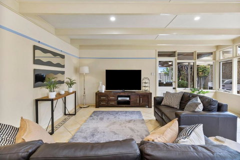 SANDY ANN At Lonnie - VIC Tourism 2