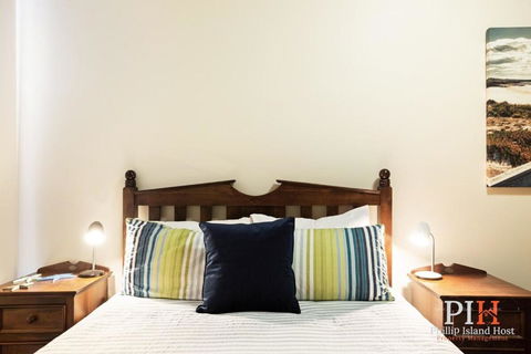 Sandy Bay Getaway W Spa 4 Bdr - VIC Tourism 2
