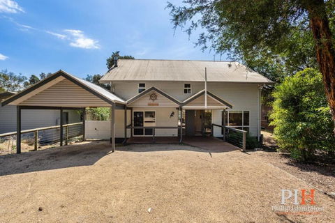 Sandy Bay Getaway W Spa 4 Bdr - VIC Tourism 3