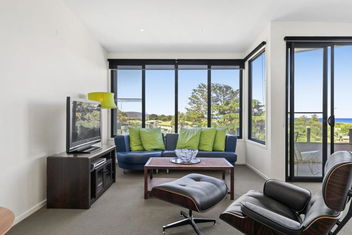 Sandy Beach Apt 4 with VIC Tourism