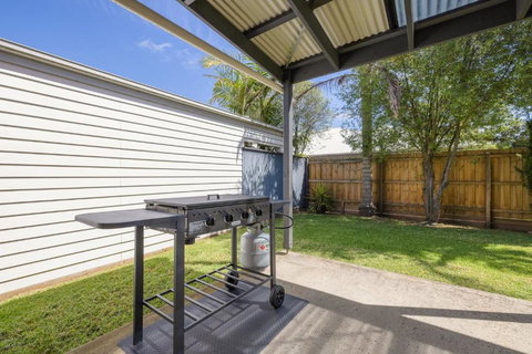 Sandy Beach House Cowes - VIC Tourism 3