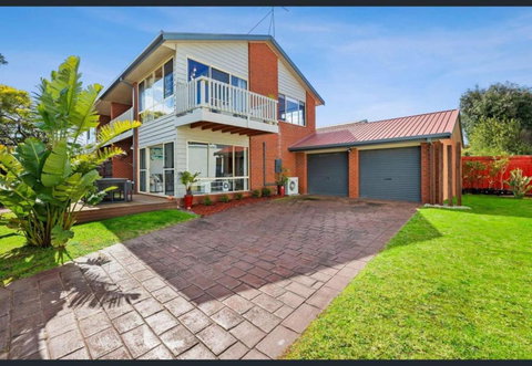 Sandy Bliss Walk To The Beach - VIC Tourism 0