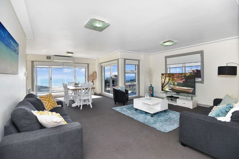 Sandy Cove Apartment The Entrance 24 - VIC Tourism 2