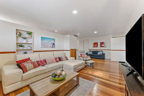 Sandy Feet Retreat - Waterfront - 4BR - Smart TV - WiFi - VIC Tourism 2