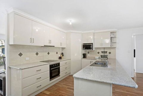 Sandy Retreat At Apollo Bay - VIC Tourism 0