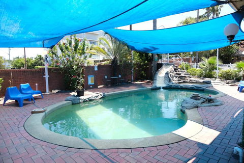 Sapphire Palms Motel - VIC Tourism 1