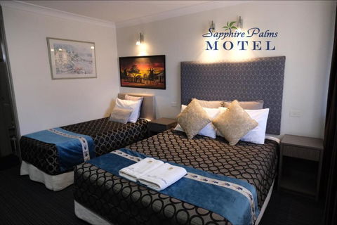 Sapphire Palms Motel - VIC Tourism 3