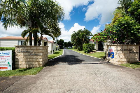 Sarina Palms Caravan And Cabins Village - VIC Tourism 0