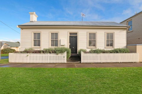 Scarsbrick - VIC Tourism 0