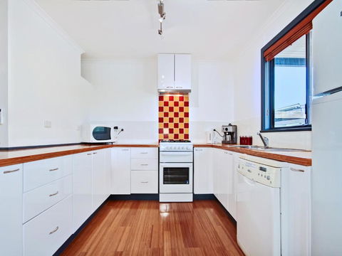 Sea Devine - Port Willunga - C21 SouthCoast Holidays - VIC Tourism 1