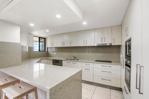 Seapines, Unit 4, 30 Victoria Tce, Kings Beach - VIC Tourism 2