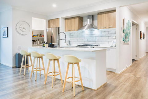 Sauna, King Beds, Tranquility Base Fun Large Home - VIC Tourism 3