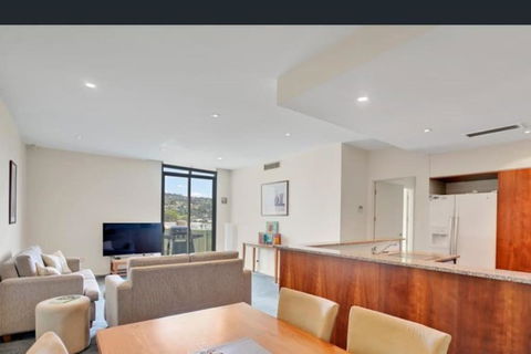 Self Contained In City With On Site Restaurant, Gym & Parking - VIC Tourism 2