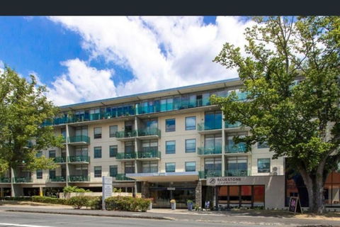 Self Contained In City With On Site Restaurant, Gym & Parking - VIC Tourism 0
