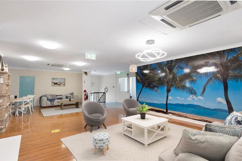 Seaside Lodge Hostel Townsville- Right Next To Coles, 2 Mins Walk To Strand & CBD - VIC Tourism 2