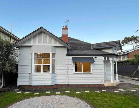 Seaside & Parkside Family Accomodation - VIC Tourism 0