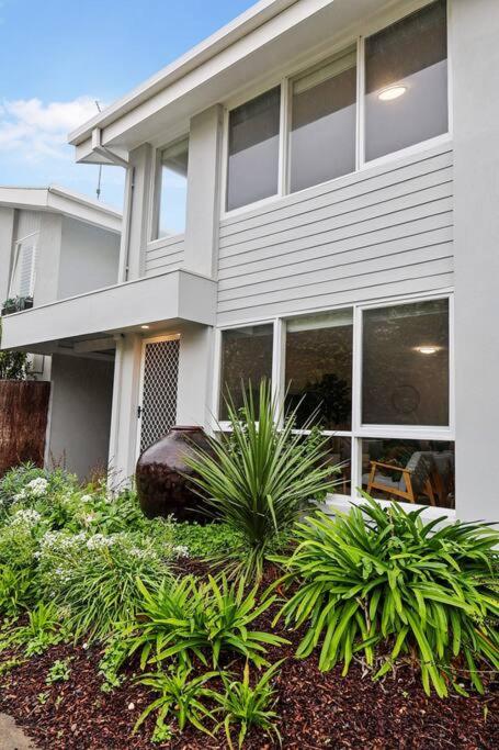 Seaside On The Parade- Sleeps 4, 2 Bathroom, Aircon, Walk To Shops! 11am Check Out - VIC Tourism 1
