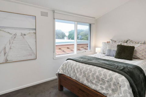 Seaside On The Parade- Sleeps 4, 2 Bathroom, Aircon, Walk To Shops! 11am Check Out - VIC Tourism 3