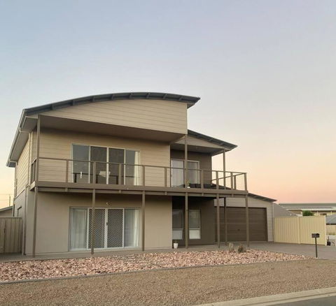 Seaside Serenity Ultimate Golf And Beach Escape - VIC Tourism 0