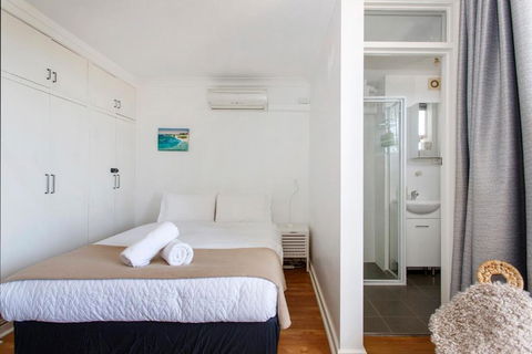 Seaside Studio Apartment - North Fremantle - VIC Tourism 3