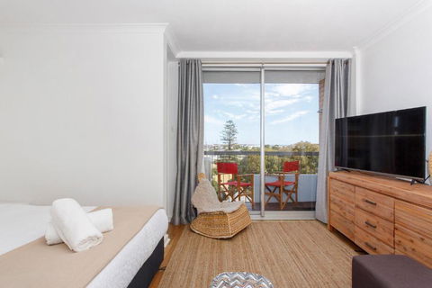 Seaside Studio Apartment - North Fremantle - VIC Tourism 0