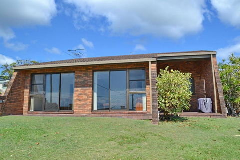 Seaview Townhouse 4 -Bring Your Own Linen. - VIC Tourism 1