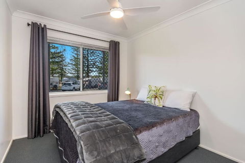 Seawest 1 - Entrance Harbour Street - VIC Tourism 3