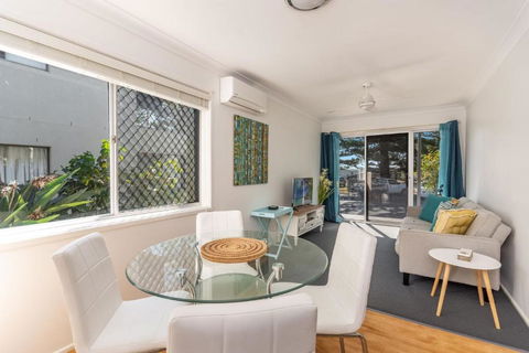 Seawest 1 - Entrance Harbour Street - VIC Tourism 2