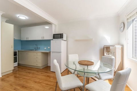 Seawest 1 - Entrance Harbour Street - VIC Tourism 1